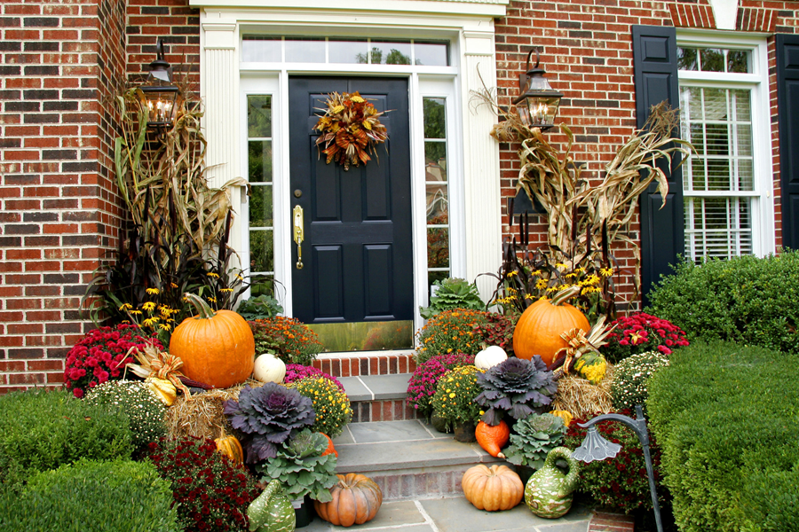 Decorating a Winter Front Porch for Cozy At Home Vibes